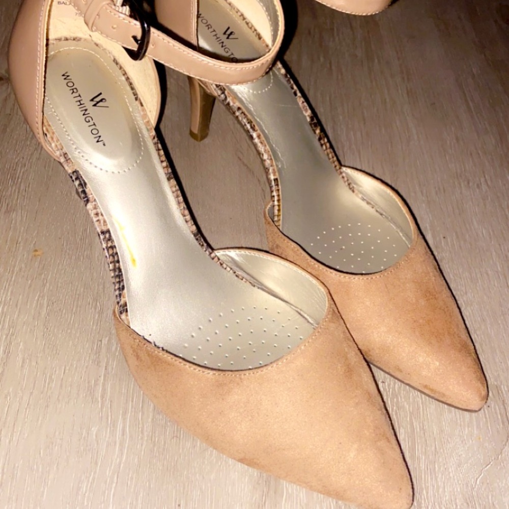 Size 10 women’s tan heels